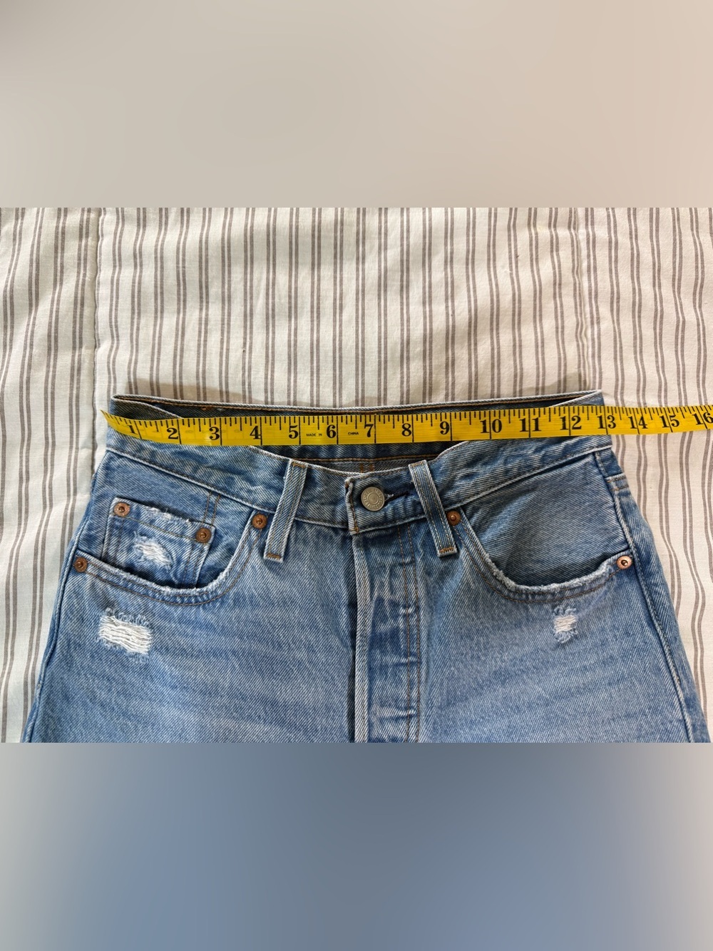 Levi's 501 Distressed Straight Leg Jeans Light Wash Button Fly Women’s 24x26 - Picture 8 of 16